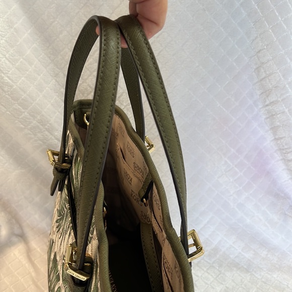 Michael Kors purse and wallet combo. - Picture 14 of 15